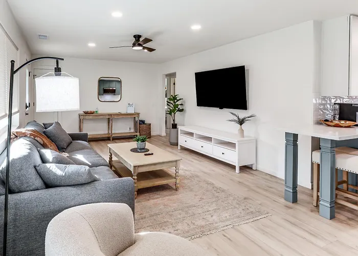 Near Nau & Dtwn! Kid-friendly Retreat Ferienhaus *