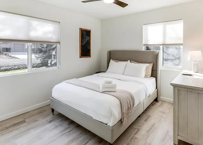 Near Nau & Dtwn! Kid-friendly Retreat Ferienhaus